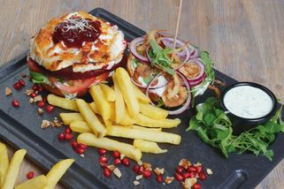 Burger prošel, steak ne. Europoslanci zakázali část masových názvů - Novinky