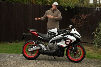 Sršeň potahal italskou malorážku pro nevybouřené motorkáře. Cenou se vejde pod dvě stě tisíc | I like bike