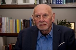 prahain.cz/politika/rychetsky-k-summitu-vlada-vedome-porusuje-ustavu-je-to-gangsterstvi-27790.html?utm_source=www.seznam.cz&utm_medium=seznam_distribuce&utm_campaign=lide