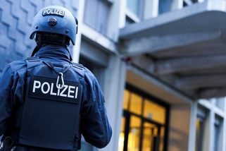 V Bavorsku byl těžce zraněn muž s izraelskou vlajkou, zadrželi mladého Syřana - Novinky