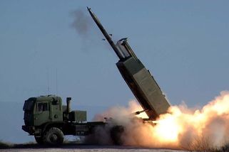 Po salvě z HIMARS prý zemřely až dvě stovky Rusů n...