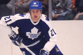 Mlátili ho, protože byl Evropan. Nedal se a dveře do NHL otevřel dalším - Seznam Zprávy