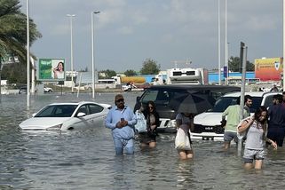 Fotky z Dubaje: Tak to vypadá, když za den naprší, co jindy za víc než rok - Seznam Zprávy