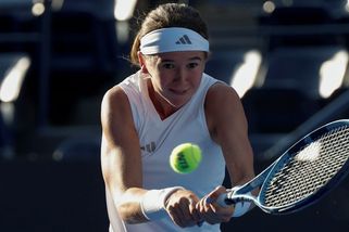 TENIS ONLINE: Bartůňková v boji o finále zažívá první komplikace - Sport.cz