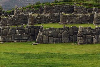 Kameny, které neměly existovat. Tajemství Sacsayhuamánu děsí archeology už stovky let - Médium.cz