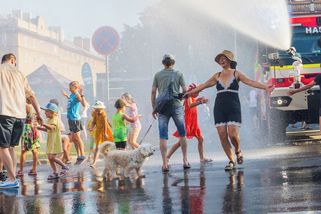 FOTO: Festival v ulicích navzdory horku baví v Ostravě tisíce lidí - Novinky