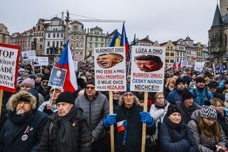 Svět ambiciózních dravců versus moudrost starších, kteří hybridní válce nepodlehli