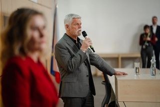 Jsme jen kruhový objezd Evropy. Pavel na summitu zkritizoval dopravní zaostalost Česka