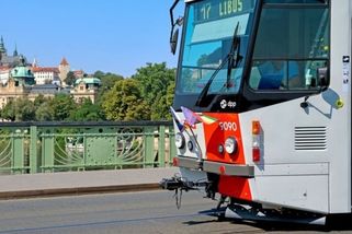 prahain.cz/zivot-v-praze/duhove-tramvaje-rozdeluji-verejnost-kritika-miri-na-dopravni-podnik-28241.html?utm_source=www.seznam.cz&utm_medium=seznam_distribuce&utm_campaign=lide