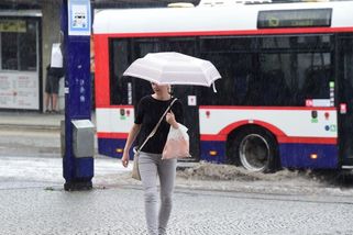 Žene se dešťová smršť, hrozí i bouřky. RADAR ukazuje, kdy se znovu oteplí