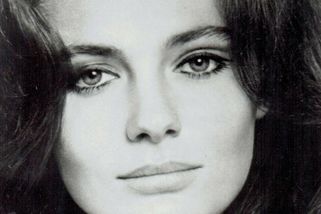 Jacqueline Bisset zpopularizovala soutěž miss mokré tričko a stala se kmotrou Angeliny Jolie - Médium.cz