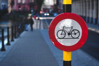 Cyklista na přechodu