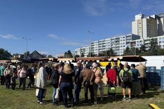 prahain.cz/politika/spd-v-praze-prodavalo-pivo-za-15-korun-to-co-se-strhlo-predcilo-ocekavani-24738.html?utm_source=www.seznam.cz&utm_medium=seznam_distribuce&utm_campaign=lide