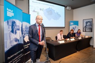Roztroušená skleróza už nemusí znamenat vozík. Lékaři nemoc zachytávají dříve a nasazují účinnější léčbu