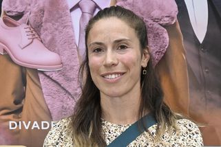 Eva Adamczyková si užívá letní radovánky: Pohoda v plavkách i řádění na surfu!