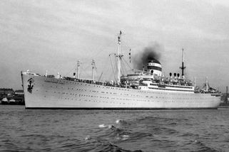 Tělo mu zářilo do tmy. Sovětský vědec skočil z lodi a uplaval 100 km oceánem - Médium.cz