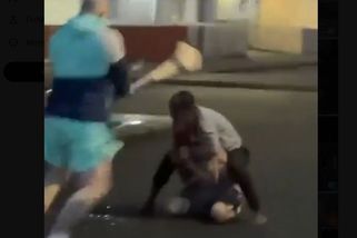 Svědek popsal zneškodnění útočníka v Belfastu. Mlátil ho do hlavy pálkou na hurling - Novinky