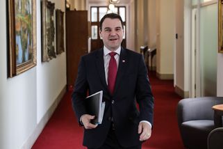 Macinka připomíná Jokera. Místo politiky nabízí di...