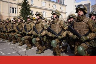 Zbraně i platy vojáků. Ukrajina navýší obranné výdaje