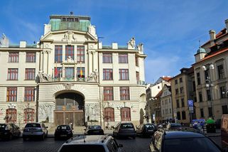 Kontrolní výbor na pražském magistrátu bude po policejní razii v pondělí mimořádně zasedat - Novinky