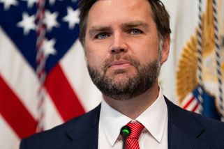 Vance volal Zelenskému kvůli ropě: Zastavte útoky na tankery v Rusku