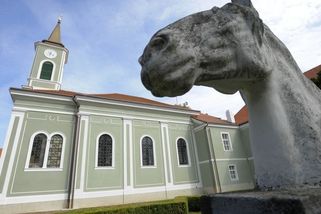 Spadla z půjčeného koně a ten ji ušlapal. Hřebčín v Kladrubech musí pozůstalé zaplatit 400 tisíc - Novinky