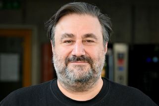 Michopulos: komentátor, podnikatel a státní pijavice. Smlouvy, dotace a střet s Babišovým byznysem! - Médium.cz