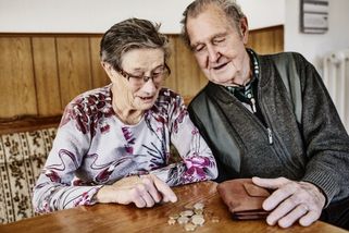 ČSSZ popsala detaily zvýšení důchodů: Částka, doplatek valorizace a oznámení