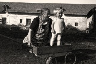 Jezeďácká devastace proměnila rodný statek v pole kopřiv