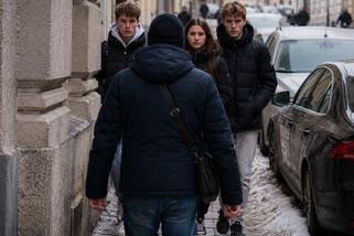 Štve mě bezohlednost lidí na chodníku a představa, že jim všichni budou uhýbat. Mám na to ale řešení - Médium.cz