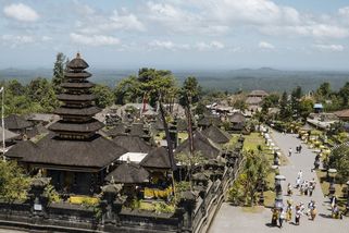 Menstruující ženy do chrámů nesmí. Bali vydalo novou příručku pro turisty - Novinky