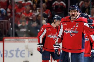 NHL | Ovečkin odháněl gratulanty a tribuny skandovaly: Ještě jednu sezonu! - Sport.cz
