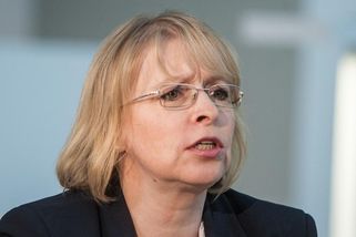 Případ zabité holčičky. Mířil zbraní na matku, soudkyně mu i tak dítě svěřila, líčí advokátka