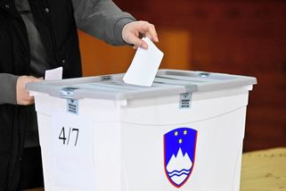 Sčítání hlasů ve slovinských volbách provázejí zvraty - Novinky