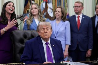 Lékaři varují před Trumpovou mentální sešlostí, chtějí mu vzít jaderné kódy - Seznam Zprávy