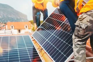 Solární panely přes celou střechu. Často jde o nenávratnou investici - Seznam Zprávy