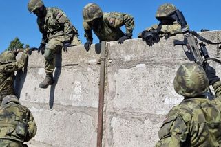 Vojenská služba v Evropě se vrací, v Česku nic - Novinky