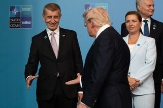 prahain.cz/politika/trump-mi-podal-ruku-prvni-babis-se-vyjadril-ke-sporum-o-fotku-27962.html?utm_source=www.seznam.cz&utm_medium=seznam_distribuce&utm_campaign=lide