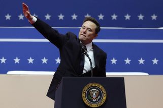 Musk se za zdviženou pravici nestydí. Ze sítě X po jeho gestu odchází místopředsedkyně španělské vlády - Novinky