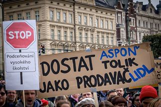 Nechte „prodavačku z Lidlu“ na pokoji! Zaslouží si důstojnou mzdu jako každý jiný