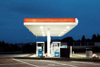 Padla první žaloba na cenový strop u nafty - Seznam Zprávy