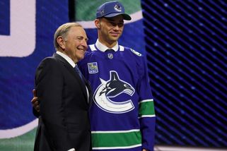 NHL | Novotného nadchl Vancouver. Na boj o NHL si ale bude muset počkat - Sport.cz