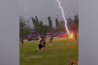 Fotbalistu v Thajsku zabil úder blesku během zápasu - Novinky