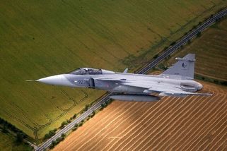 420 milionů za střežení Gripenů. Zakázka za ochranu Čáslavi se navyšuje