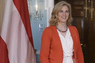 Rakouská ministryně zahraničí: Jsem připravena debatovat o vstupu do NATO - Novinky