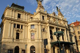 Josef Bláha byl velký milovník žen, okouzlil i Janžurovou. Své zdravotní problémy zaháněl alkoholem - Médium.cz