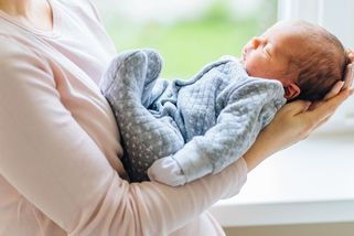 Porodné: Kdo může žádat, kolik činí a proč se letos dostane na víc žadatelů - Seznam Zprávy