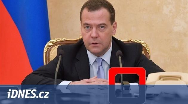 Říkají mu ajfončik. Teď premiér frajeřil s nedostatkovými Apple Watch - iDNES.cz