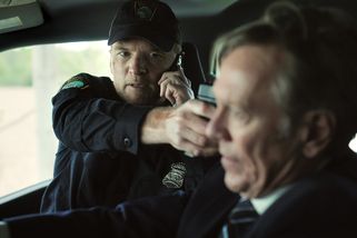 Najdu si tě je nečekaným megahitem Netflixu. Proč patří mezi nejsledovanější seriály roku?