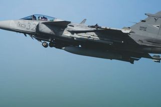 Maďar ukradl letadlo a zamířil nad jadernou elektrárnu Paks. Gripenům neušel - Novinky